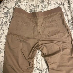 Lee brand tan crop pants size M